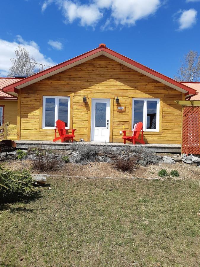 Auberge Ma Maison Sainte-Melanie Exterior photo